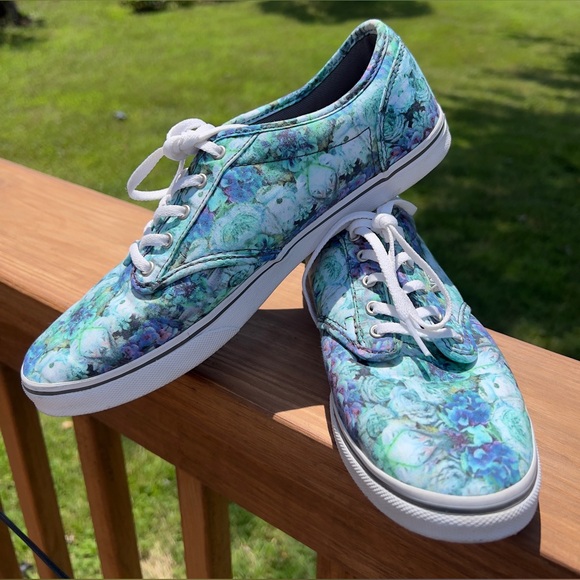 Women’s Vans; Size:9.5 - Picture 3 of 10
